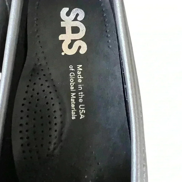 SAS METALLIC SILVER LOAFERS!! Size 8!! GREAT WORK SHOE MADE FOR COMFORT!! - Picture 9 of 9